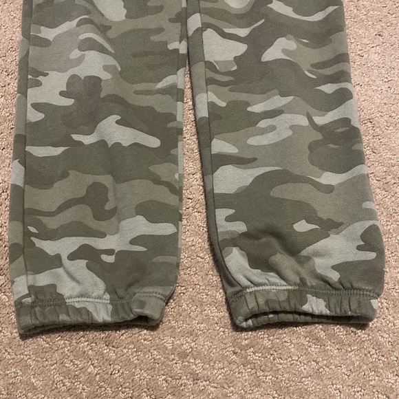 Kids Gap Camo Sweatpants - Picture 5 of 5